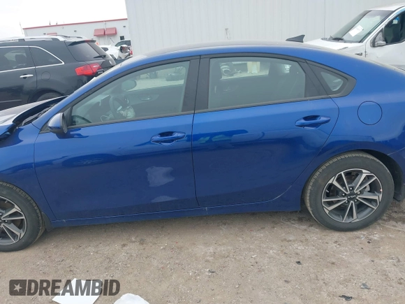 2024 Kia Forte LXS with VIN 3KPF24AD2RE825393, listed as a IAAI auction lot 41640759 with 4,421 mi miles. Bid and sale history available at carsss.com. Image 15.