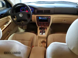 2001 Volkswagen Passat z VIN WVWPH63B61P275520, wystawiony jako Copart lot #86681814 z przebiegiem 142 184 mil mil oraz Szkoda całkowita • Salvage title. Historia ofert i sprzedaży dostępna na DreamBid. Obrazek 8.