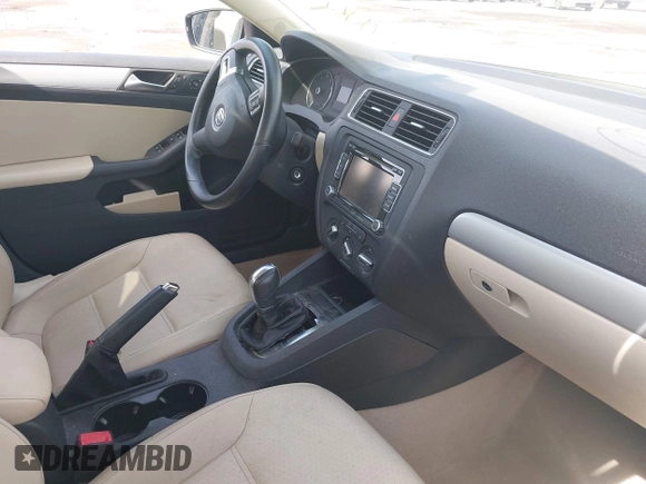 2013 Volkswagen Jetta SE with VIN 3VWDX7AJ1DM366935, listed as a IAAI auction lot 41961342 with Not provided miles and . Bid and sale history available at DreamBid. Image 5.