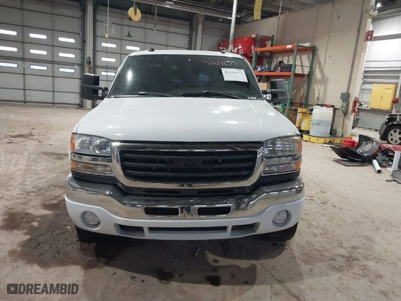 2004 GMC Sierra 2500HD SLE with VIN 1GTHK23134F120214, listed as a IAAI auction lot 41611677 with 315,585 mi miles. Bid and sale history available at carsss.com. Image 13.