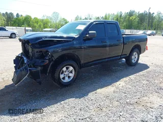 2018 Ram 1500 Express z VIN 1C6RR7FG2JS331802, wystawiony jako IAAI lot #41985617 z przebiegiem 68 483 mil mil oraz . Historia ofert i sprzedaży dostępna na DreamBid. Obrazek 2.