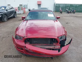 2014 Ford Mustang V6 z VIN 1ZVBP8EM6E5277323, wystawiony jako IAAI lot #42601652 z przebiegiem 64 616 mil mil oraz . Historia ofert i sprzedaży dostępna na DreamBid. Obrazek 12.