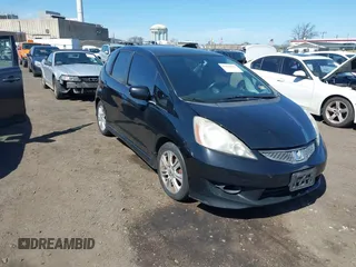 2009 Honda Fit Sport z VIN JHMGE87679S004085, wystawiony jako IAAI lot #41820606 z przebiegiem 316 468 mil mil oraz . Historia ofert i sprzedaży dostępna na DreamBid. Obrazek 1.