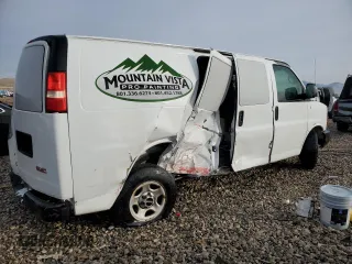 2007 GMC Savana Cargo Van with VIN 1GTFG15X671172541, listed as a Copart auction lot 86310954 with 163,795 mi miles and Salvage Title. Bid and sale history available at carsss.com. Image 3.