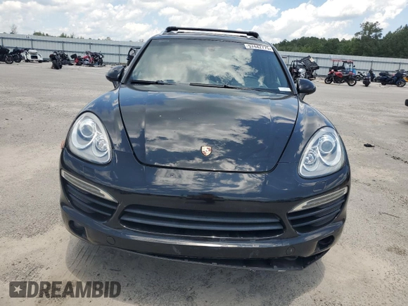 2014 Porsche Cayenne z VIN WP1AA2A20ELA95807, wystawiony jako Copart lot #57442775 z przebiegiem 142 845 mil mil oraz Szkoda całkowita • Salvage title. Historia ofert i sprzedaży dostępna na DreamBid. Obrazek 5.