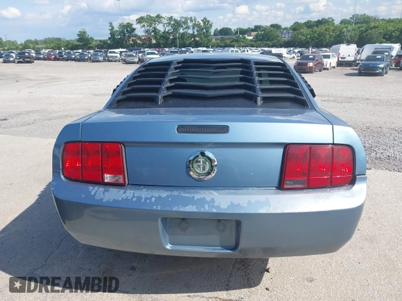2005 Ford Mustang Deluxe с VIN 1ZVFT80N155168894, выставлен на аукционе IAAI как лот 42331054 с пробегом 194 939 миль миль и . История ставок и продаж доступна на DreamBid. Изображение 16.