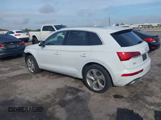 2021 Audi Q5 Prestige with VIN WA1CAAFY7M2055059, listed as a IAAI auction lot 41208519 with 31,806 mi miles. Bid and sale history available at carsss.com. Image 3.