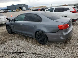 2014 Volkswagen Jetta SE z VIN 3VWD07AJ4EM239120, wystawiony jako Copart lot #57304045 z przebiegiem 183 748 mil mil oraz Szkoda całkowita • Salvage title. Historia ofert i sprzedaży dostępna na DreamBid. Obrazek 2.