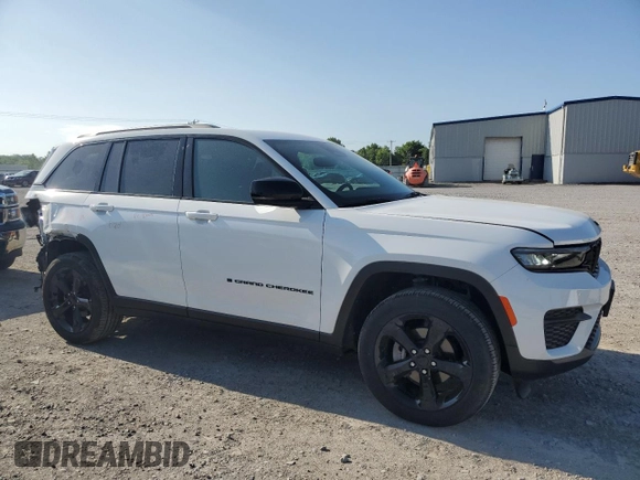 2024 Jeep Grand Cherokee Altitude X with VIN 1C4RJHAG2RC233758, listed as a Copart auction lot 61833885 with 4,492 mi miles and Salvage title. Bid and sale history available at DreamBid. Image 4.