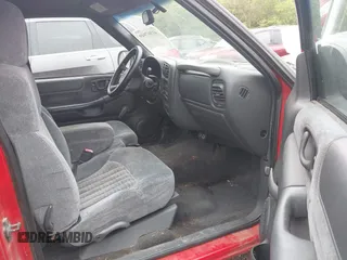 2001 Chevrolet S-10 LS with VIN 1GCCS19W418235489, listed as a IAAI auction lot 41967949 with Not Provided miles and . Bid and sale history available at DreamBid. Image 5.