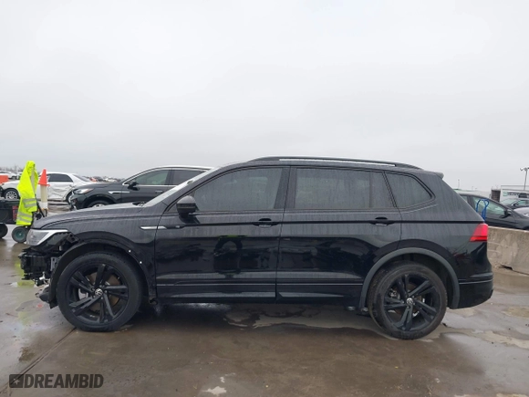 2023 Volkswagen Tiguan SE R-Line Black with VIN 3VVCB7AX0PM061742, listed as a IAAI auction lot 41528630 with 22,571 mi miles. Bid and sale history available at carsss.com. Image 15.