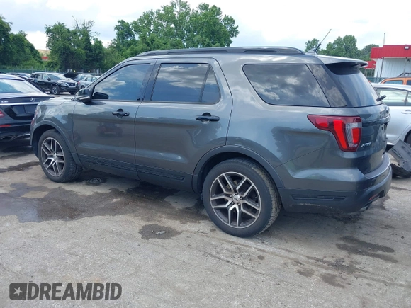 2018 Ford Explorer Sport z VIN 1FM5K8GT3JGC47533, wystawiony jako IAAI lot #42548905 z przebiegiem 163 039 mil mil oraz . Historia ofert i sprzedaży dostępna na DreamBid. Obrazek 3.