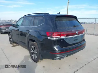 2024 Volkswagen Atlas SE with VIN 1V2LR2CA7RC553936, listed as a IAAI auction lot 40662181 with 4,305 mi miles and . Bid and sale history available at DreamBid. Image 3.