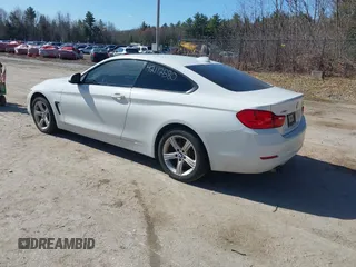 2014 BMW 4 Series 428i xDrive z VIN WBA3N5C55EK196898, wystawiony jako IAAI lot #42112580 z przebiegiem 184 381 mil mil oraz . Historia ofert i sprzedaży dostępna na DreamBid. Obrazek 3.