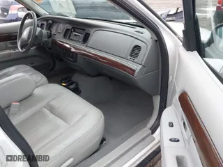 2004 Mercury Grand Marquis GS with VIN 2MEFM74W24X628573, listed as a IAAI auction lot 41922123 with 104,395 mi miles. Bid and sale history available at carsss.com. Image 5.
