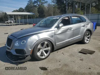 2019 Bentley Bentayga V8 z VIN SJAAM2ZV9KC024755, wystawiony jako Copart lot #46757605 z przebiegiem 26 951 mil mil oraz Szkody całkowita. Historia ofert i sprzedaży dostępna na DreamBid. Obrazek 1.