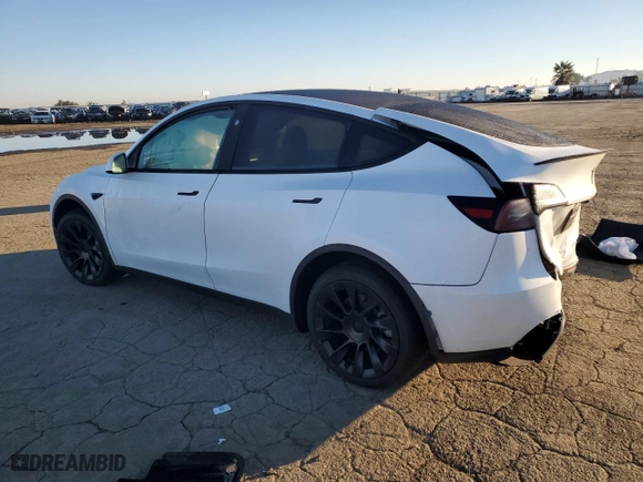 2024 Tesla Model Y with VIN 7SAYGDED1RF154851, listed as a Copart auction lot 87863255 with 5,878 mi miles and Salvage Title. Bid and sale history available at carsss.com. Image 2.