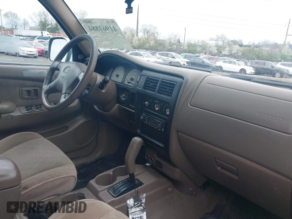 2001 Toyota Tacoma PreRunner z VIN 5TEGN92N71Z824334, wystawiony jako IAAI lot #41961884 z przebiegiem 319 125 mil mil oraz . Historia ofert i sprzedaży dostępna na DreamBid. Obrazek 5.
