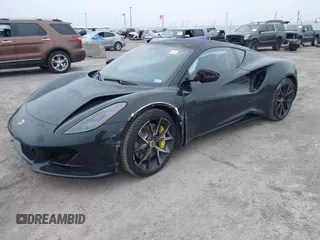 2024 Lotus Emira First Edition z VIN SCCLEKAXXRHA12761, wystawiony jako IAAI lot #41493599 z przebiegiem 10 949 mil mil oraz . Historia ofert i sprzedaży dostępna na DreamBid. Obrazek 2.