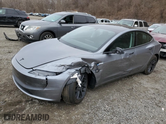 2025 Tesla Model 3 Long Range z VIN 5YJ3E1EA1SF906894, wystawiony jako Copart lot #49925085 z przebiegiem 3 477 mil mil oraz Szkoda całkowita • Salvage title. Historia ofert i sprzedaży dostępna na DreamBid. Obrazek 1.
