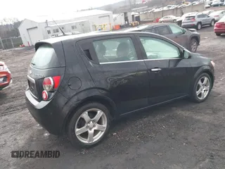 2012 Chevrolet Sonic LTZ z VIN 1G1JE6SH2C4114048, wystawiony jako IAAI lot #41678246 z przebiegiem 138 863 mil mil oraz . Historia ofert i sprzedaży dostępna na DreamBid. Obrazek 4.