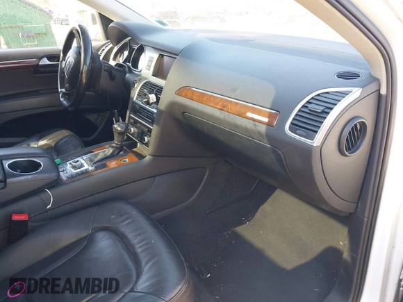 2013 Audi Q7 Premium Plus z VIN WA1LGAFE7DD000118, wystawiony jako IAAI lot #42061733 z przebiegiem 126 673 mil mil oraz . Historia ofert i sprzedaży dostępna na DreamBid. Obrazek 5.