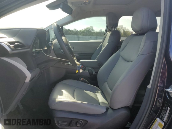 2024 Toyota Sienna XLE with VIN 5TDJSKFC5RS117675, listed as a Copart auction lot 59959235 with 21,541 mi miles and Non repairable. Bid and sale history available at DreamBid. Image 7.