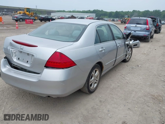 2007 Honda Accord LX SE z VIN 1HGCM56347A060806, wystawiony jako IAAI lot #42701618 z przebiegiem 140 573 mil mil oraz . Historia ofert i sprzedaży dostępna na DreamBid. Obrazek 4.
