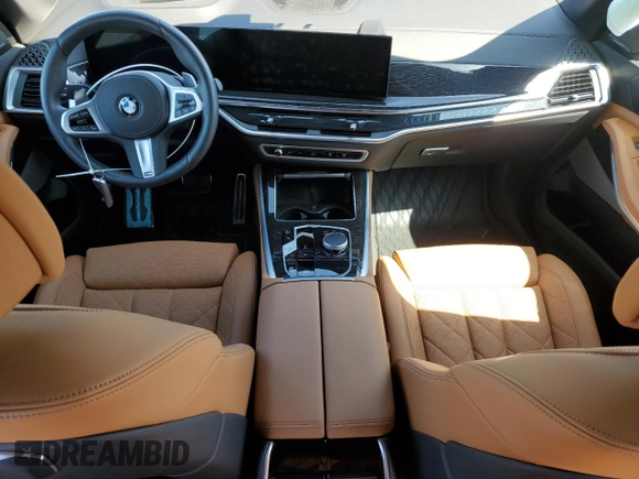 2024 BMW X5 xDrive40i z VIN 5UX23EU06R9V66999, wystawiony jako Copart lot #51369505 z przebiegiem Nie podano mil oraz Szkody całkowita. Historia ofert i sprzedaży dostępna na DreamBid. Obrazek 8.