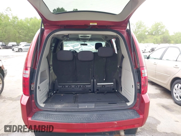 2010 Dodge Grand Caravan SXT z VIN 2D4RN5D19AR258407, wystawiony jako IAAI lot #42072185 z przebiegiem 205 424 mil mil oraz . Historia ofert i sprzedaży dostępna na DreamBid. Obrazek 18.