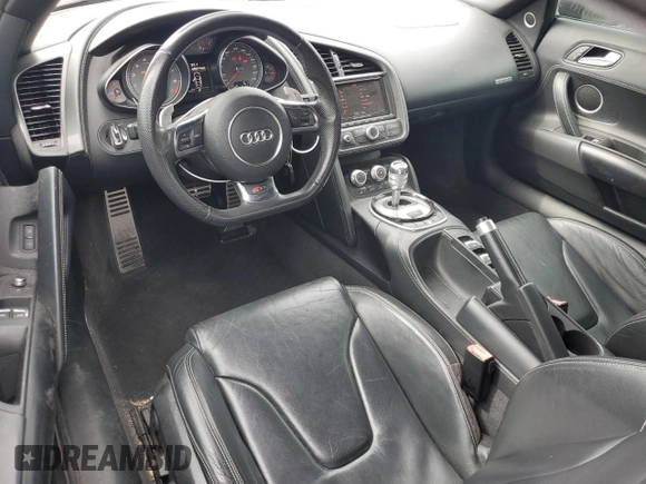 2015 Audi R8 z VIN WUASUAFG6FN000378, wystawiony jako Copart lot #48410715 z przebiegiem 19 192 mil mil oraz Tytuł czysty. Historia ofert i sprzedaży dostępna na DreamBid. Obrazek 8.