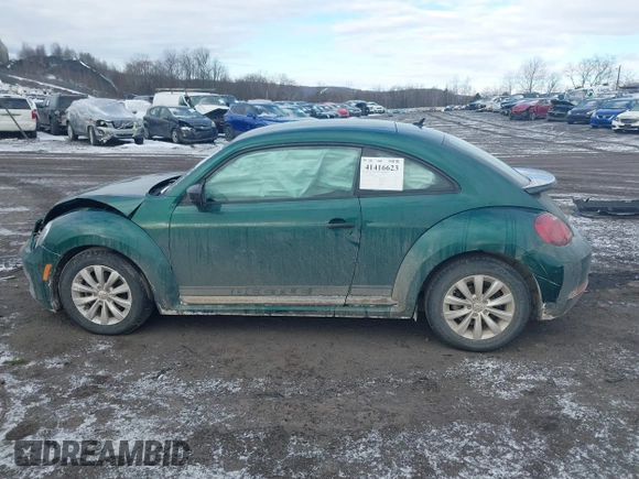 2018 Volkswagen Beetle S z VIN 3VWFD7AT7JM714915, wystawiony jako IAAI lot #41416623 z przebiegiem 49 134 mil mil oraz . Historia ofert i sprzedaży dostępna na DreamBid. Obrazek 14.