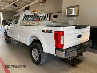 2017 Ford F-250 XLT с VIN 1FT7X2B63HEC89574, выставлен на аукционе IAAI как лот 42843471 с пробегом 184 451 миль миль и . История ставок и продаж доступна на DreamBid. Изображение 9.