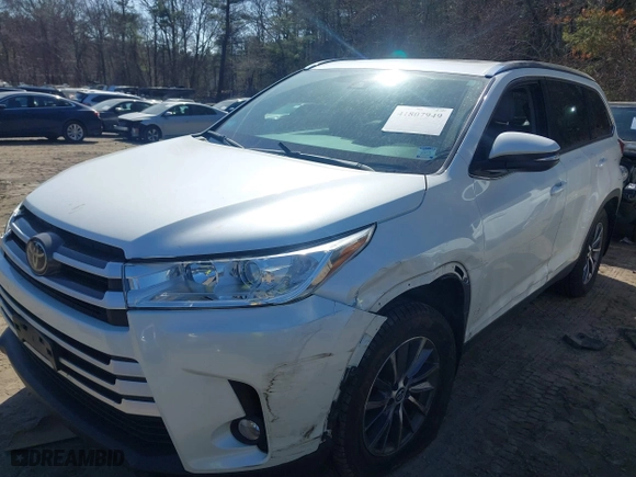 2019 Toyota Highlander SE with VIN 5TDJZRFH5KS933386, listed as a IAAI auction lot 41807949 with 49,661 mi miles. Bid and sale history available at carsss.com. Image 17.