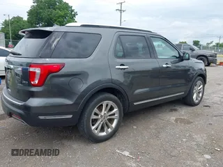 2019 Ford Explorer Limited z VIN 1FM5K8F83KGA75504, wystawiony jako IAAI lot #42457468 z przebiegiem 52 081 mil mil oraz . Historia ofert i sprzedaży dostępna na DreamBid. Obrazek 4.