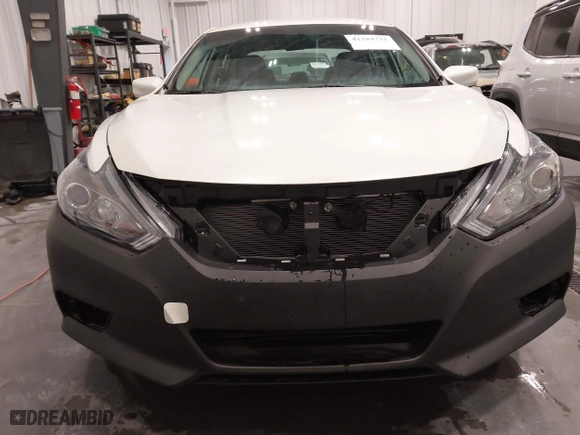 2017 Nissan Altima 2.5 SR with VIN 1N4AL3AP5HC265540, listed as a IAAI auction lot 41284731 with 125,504 mi miles. Bid and sale history available at carsss.com. Image 6.