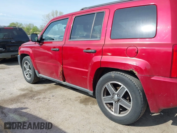 2008 Jeep Patriot Sport with VIN 1J8FF28WX8D667698, listed as a IAAI auction lot 41979151 with 165,981 mi miles. Bid and sale history available at carsss.com. Image 6.