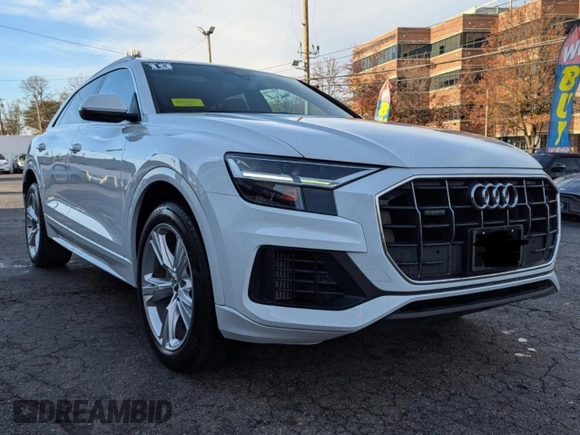 2019 Audi Q8 Premium z VIN WA1AVAF15KD025669, wystawiony jako Copart lot #44674885 z przebiegiem 48 524 mil mil oraz Czysty tytuł • Clean title. Historia ofert i sprzedaży dostępna na DreamBid. Obrazek 1.