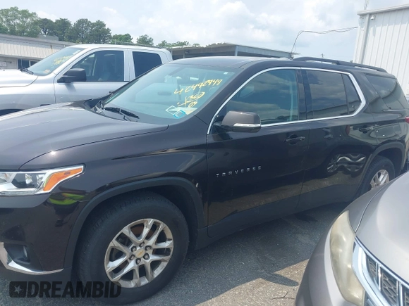 2019 Chevrolet Traverse LT Cloth z VIN 1GNEVGKW3KJ102804, wystawiony jako IAAI lot #42492949 z przebiegiem 144 895 mil mil oraz . Historia ofert i sprzedaży dostępna na DreamBid. Obrazek 14.