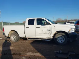 2018 Ram 1500 Express z VIN 1C6RR7FT8JS153794, wystawiony jako IAAI lot #41072931 z przebiegiem 95 060 mil mil oraz . Historia ofert i sprzedaży dostępna na DreamBid. Obrazek 13.