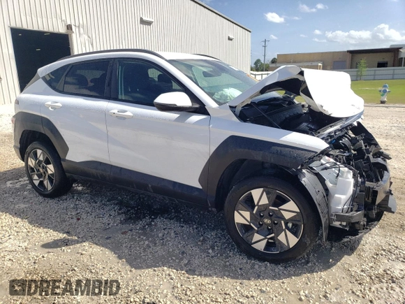 2025 Hyundai Kona SEL with VIN KM8HBCAB0SU237612, listed as a Copart auction lot 51841975 with 0 mi miles and Non Repairable. Bid and sale history available at carsss.com. Image 4.