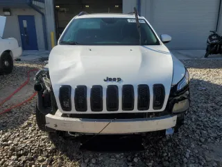 2016 Jeep Cherokee Latitude z VIN 1C4PJMCS7GW218539, wystawiony jako Copart lot #49147135 z przebiegiem 176 852 mil mil oraz Czysty tytuł • Clean title. Historia ofert i sprzedaży dostępna na DreamBid. Obrazek 5.