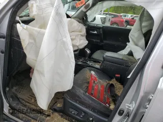 2018 Toyota 4Runner SR5 z VIN JTEBU5JR7J5579821, wystawiony jako Copart lot #56199925 z przebiegiem Nie podano mil oraz Szkoda całkowita • Salvage title. Historia ofert i sprzedaży dostępna na DreamBid. Obrazek 7.