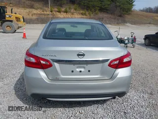 2017 Nissan Altima S z VIN 1N4AL3AP3HN320457, wystawiony jako IAAI lot #41666018 z przebiegiem 158 643 mil mil oraz . Historia ofert i sprzedaży dostępna na DreamBid. Obrazek 16.