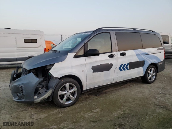 2016 Mercedes-Benz Metris Passenger Van with VIN WD4PG2EE2G3097999, listed as a Copart auction lot 83611814 with 116,039 mi miles and Salvage Title. Bid and sale history available at carsss.com. Image 1.