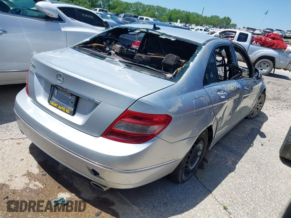 2008 Mercedes-Benz C 300 Sport z VIN WDDGF54X68R006240, wystawiony jako IAAI lot #39348755 z przebiegiem Nie podano mil oraz . Historia ofert i sprzedaży dostępna na DreamBid. Obrazek 4.