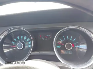 2013 Ford Mustang V6 z VIN 1ZVBP8EMXD5242038, wystawiony jako IAAI lot #41744352 z przebiegiem 167 227 mil mil oraz . Historia ofert i sprzedaży dostępna na DreamBid. Obrazek 7.