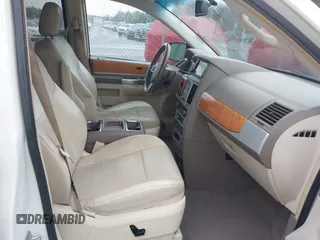 2008 Chrysler Town & Country Limited with VIN 2A8HR64X38R134031, listed as a IAAI auction lot 41979347 with 173,810 mi miles. Bid and sale history available at carsss.com. Image 5.