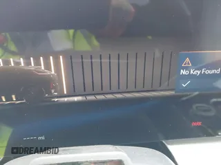 2024 Cadillac LYRIQ Luxury z VIN 1GYKPRRK6RZ104038, wystawiony jako IAAI lot #41521504 z przebiegiem Nie podano mil oraz . Historia ofert i sprzedaży dostępna na DreamBid. Obrazek 7.