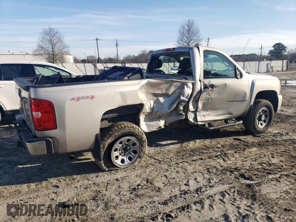 2007 Chevrolet Silverado 1500 Work Truck with VIN 1GCEK14C67E588476, listed as a Copart auction lot 43935505 with 195,084 mi miles and Salvage Title. Bid and sale history available at carsss.com. Image 3.